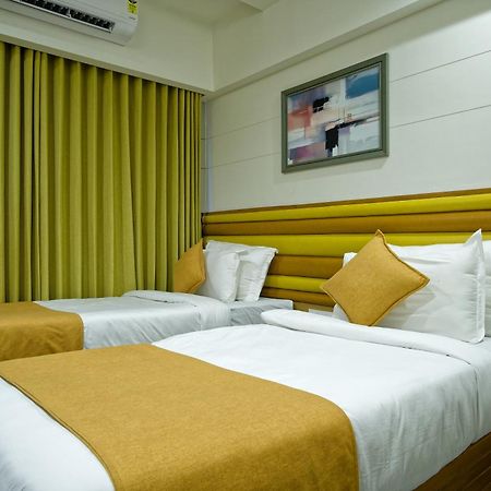 Hotel Lake Point Ахмедабад Екстериор снимка