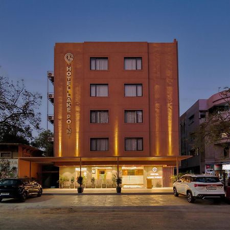 Hotel Lake Point Ахмедабад Екстериор снимка