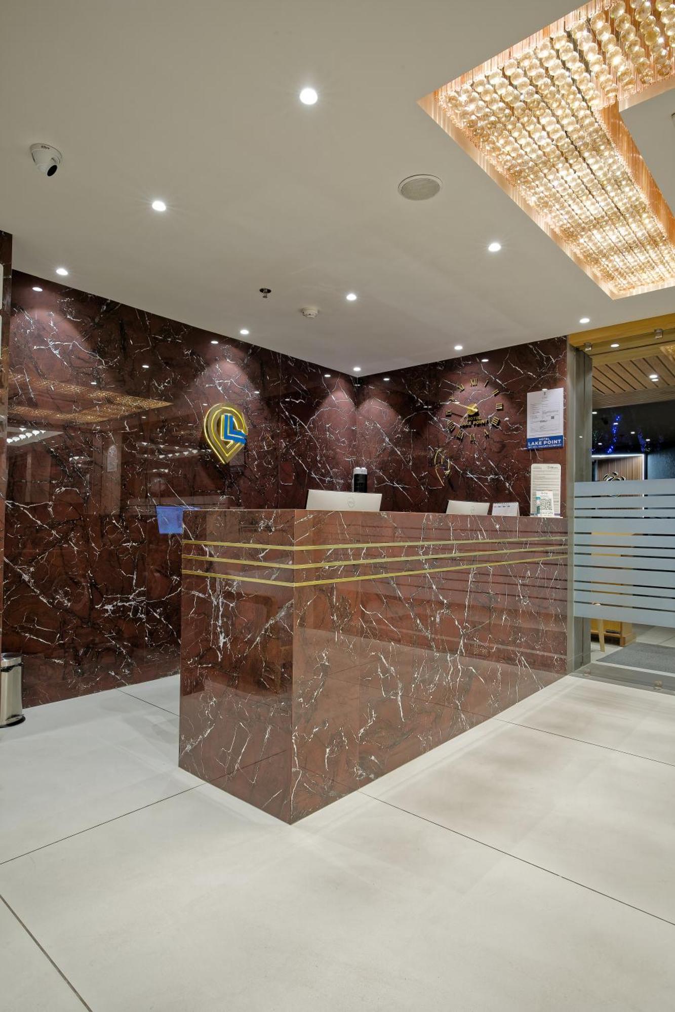 Hotel Lake Point Ахмедабад Екстериор снимка